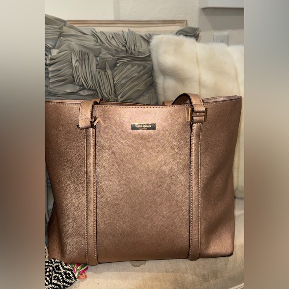 Kate Spade Cedar Street Hayden Tote • Metallic Rose Gold • Saffiano Leather👑